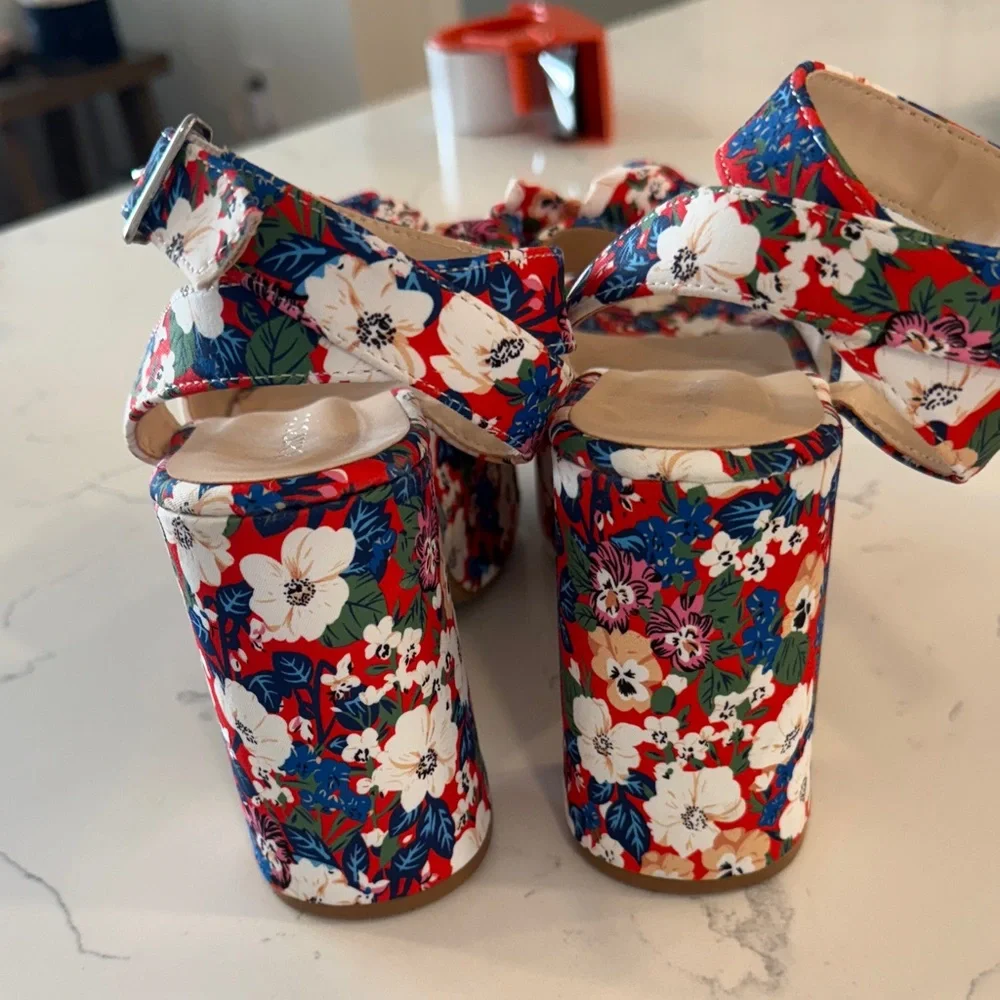 Bamboo Floral Platform Block Heel Sandals. Size 8.5 - Picture 4 of 5